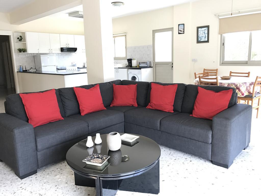 Himonas Apartments Pissouri Exterior photo